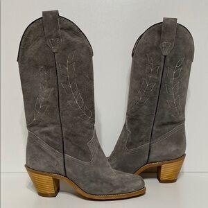 Wolverine Vintage Suede Flower Detail Vintage Cowboy Boots 1970’s